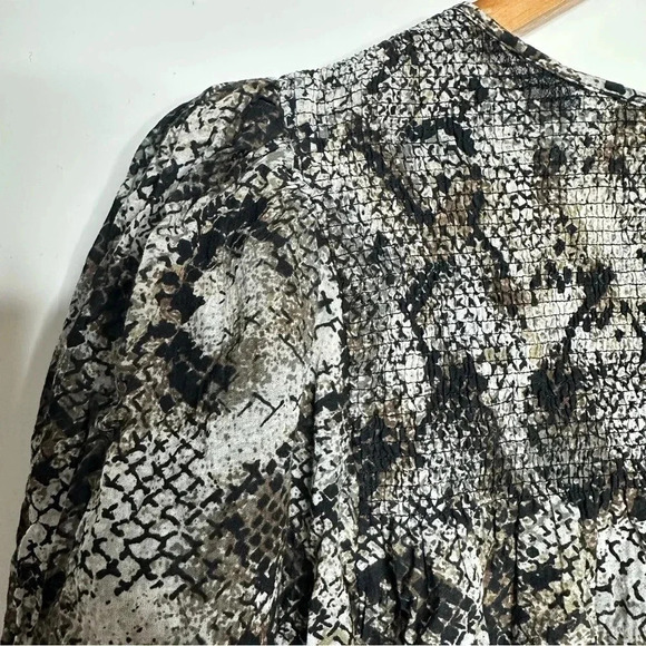 Free People NWOT Black Snakeskin XOXO Smocked Blouse Size Large - Picture 5 of 11